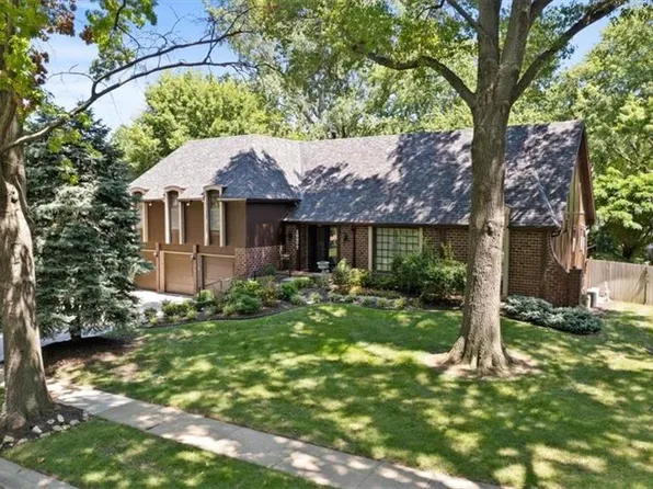 10077 Hemlock Dr, Overland Park, KS 66212