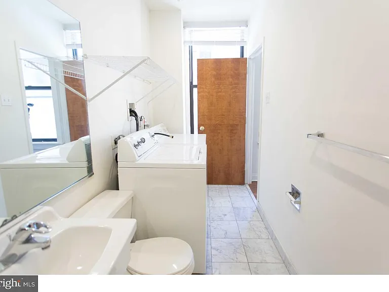 1411-4 Walnut St #804 — Photo 15