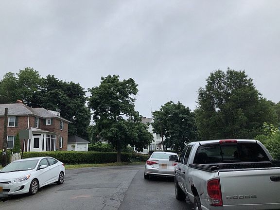 5th image of 35 Bush Ave