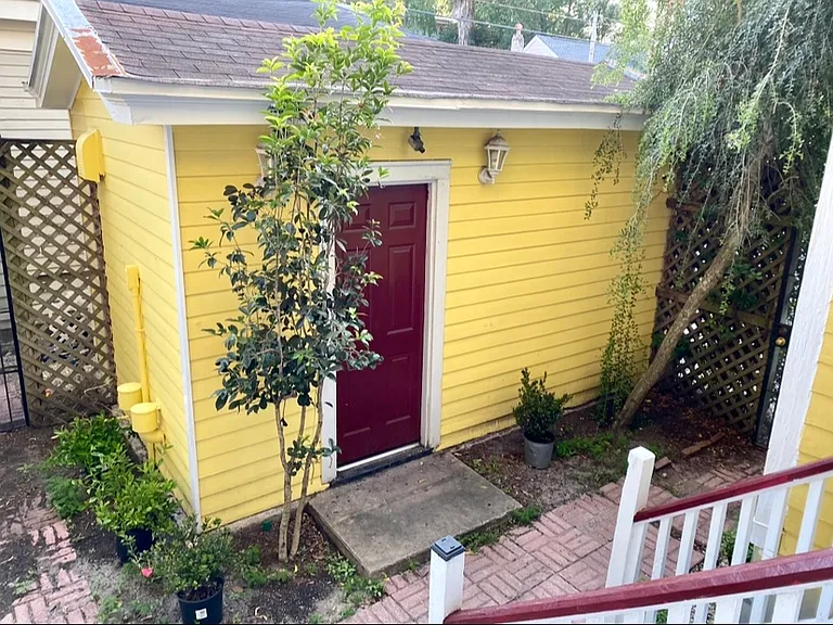 223 W Waldburg St #A — Photo 36