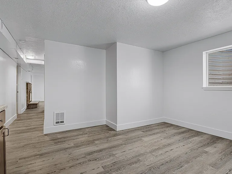 2319 Iowa Ave #B — Photo 8