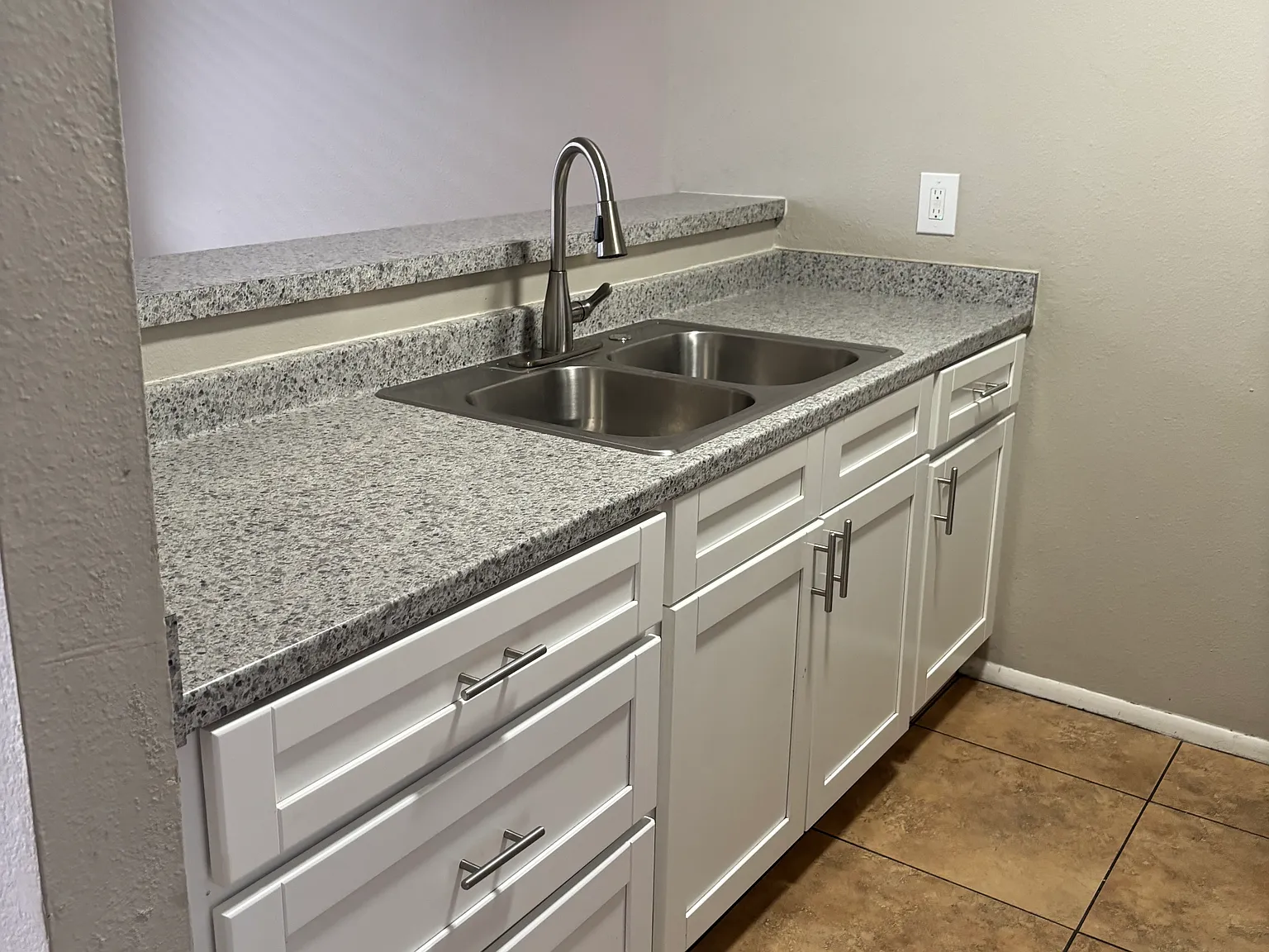 1 bed, $950 — Photo 3