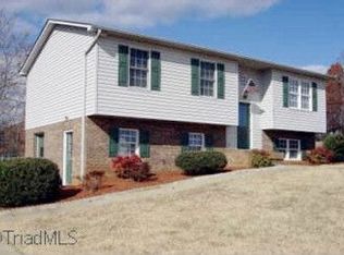 6221 Creedmoor Ct, Rural Hall, NC 27045