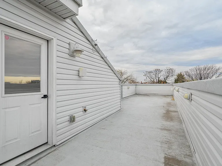 1836 Ingersoll St — Photo 23