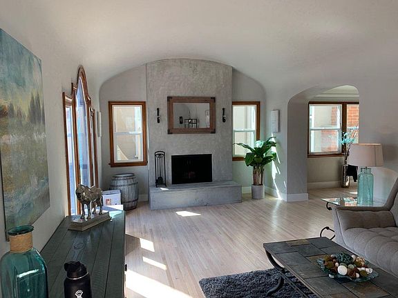 5th image of 171 Roycroft Ave