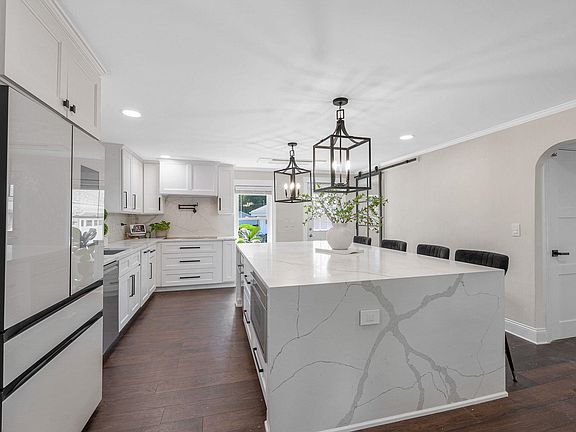 3rd image of 15 Irving Street