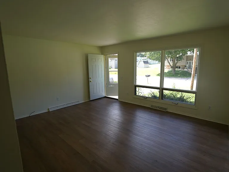 2410 Valley St — Photo 3