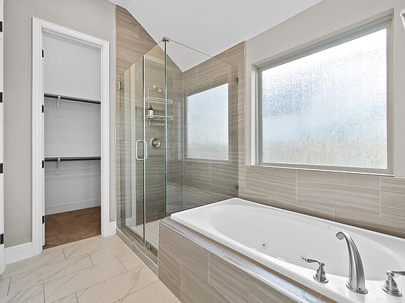5th image of 9701 Highland Pointe Dr