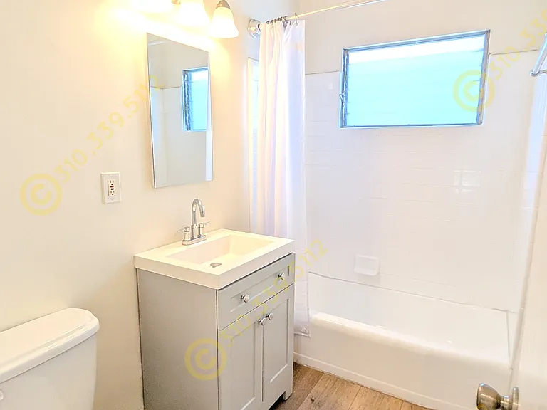 1517 Beloit Ave #8 — Photo 14