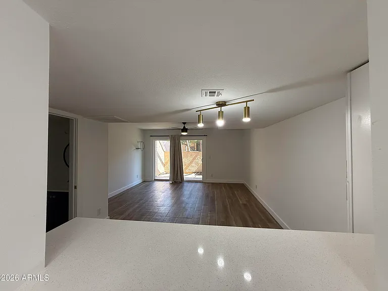 812 W 14th St — Photo 5