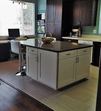 5th image of 916 W Encore Dr