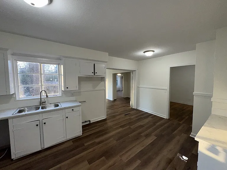 3147 Shirley Dr — Photo 5