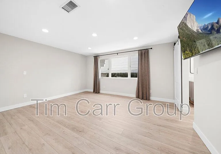 112 S Bayfront — Photo 15
