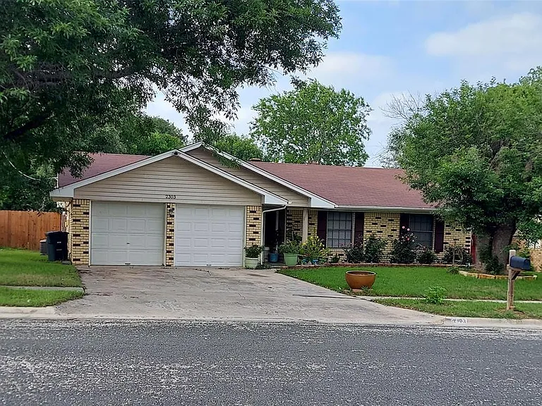 2303 Dover Rd — Photo 9