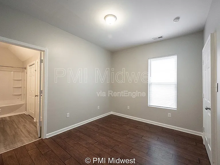 1439 S East St — Photo 21
