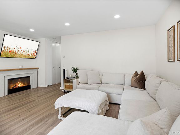 5th image of 36 Richmond Boulevard #4A