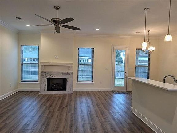 5th image of 341 Alan Cir