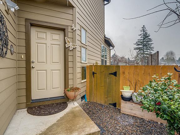 3rd image of 10913 NE 44th St