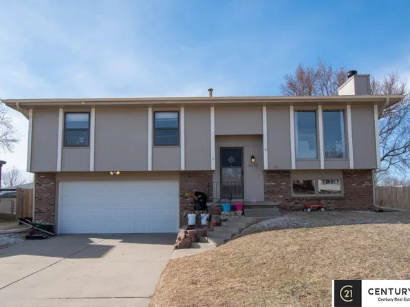 9335 Pratt Cir, Omaha, NE 68134