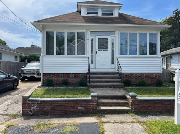 22 Madison St, Warwick, RI 02888