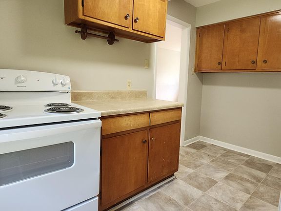 5th image of 307 Live Oak St