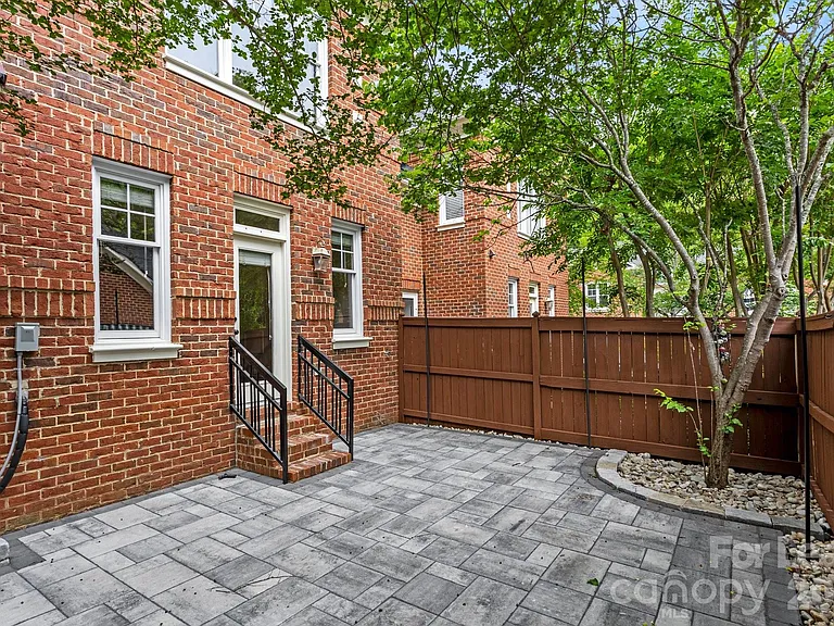 1192 Hampton Gardens Ln — Photo 29