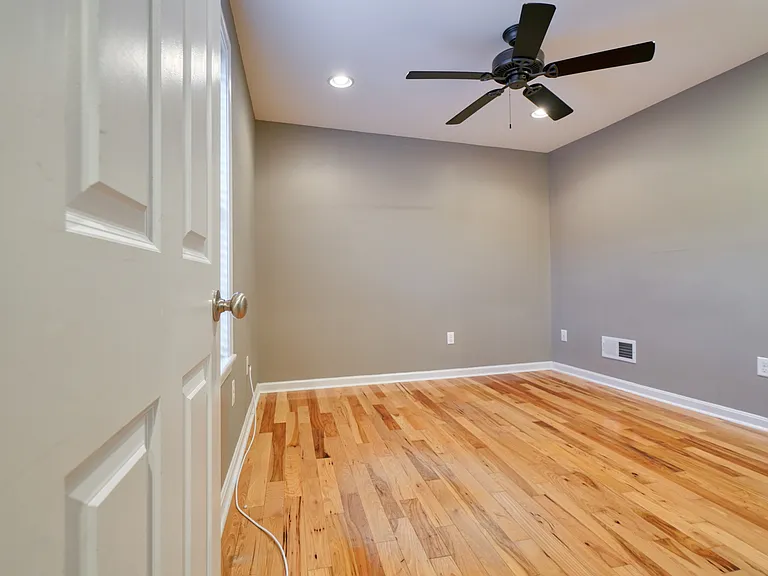 64 E Heath St — Photo 7