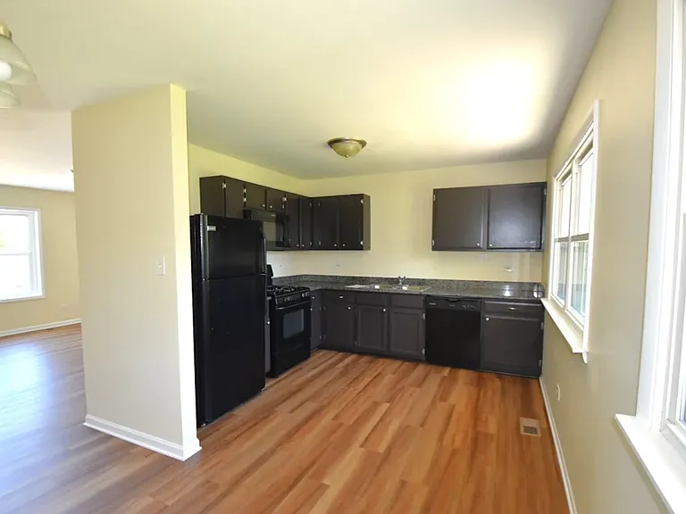 906 Natoma Ct — Photo 13