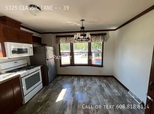 5325 Classic Ln #39, Platteville, WI 53818