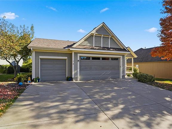 3rd image of 1363 Brompton Ln