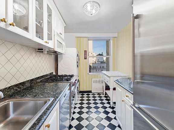 3rd image of 205 E 63rd St APT 16G