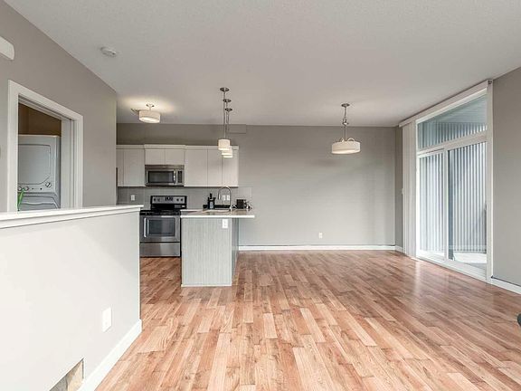 5th image of 903 Aquitania Cir W Unit 903