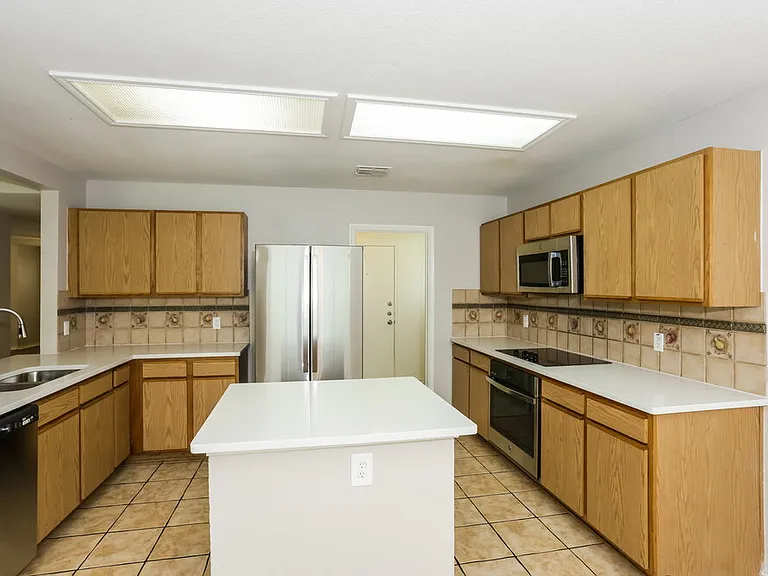 629 Gibson St — Photo 9