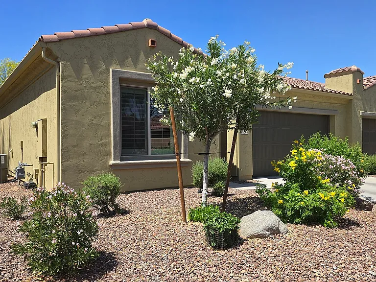 16374 W Amelia Dr — Photo 2