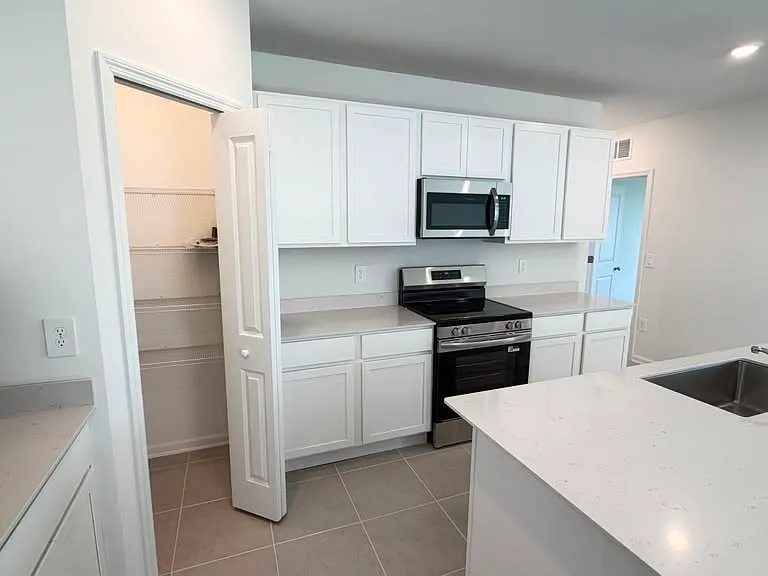 3375 Alexander Dr — Photo 9