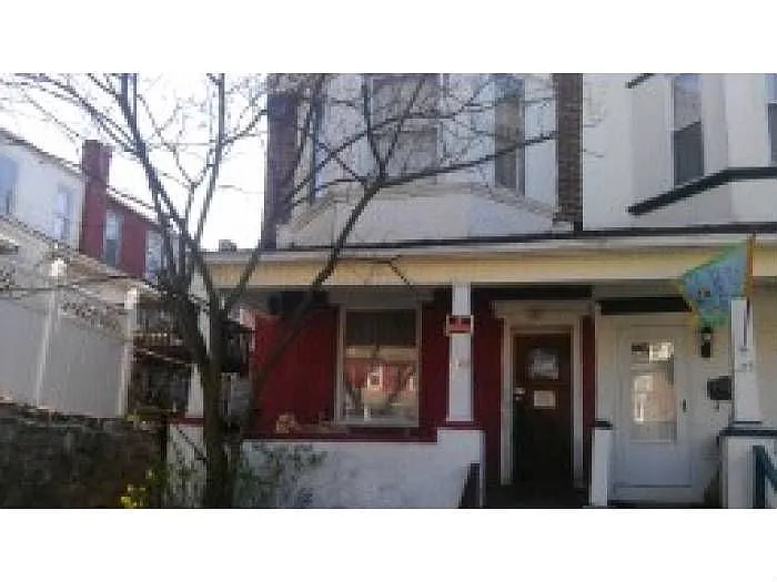 130 S 8th Ave photo 1