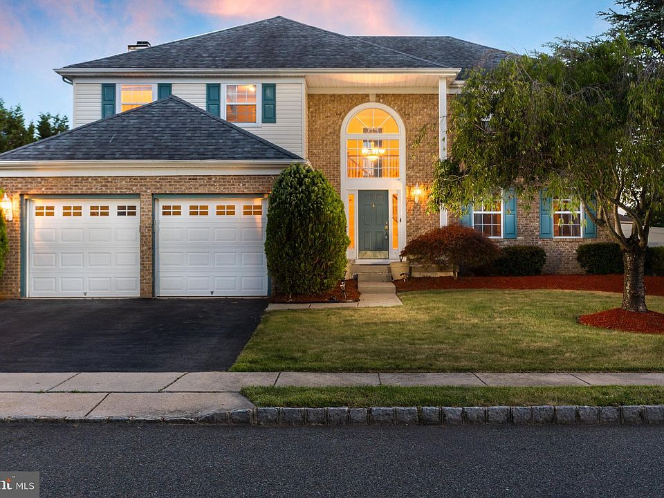 1st image of 48 Foxchase Dr
