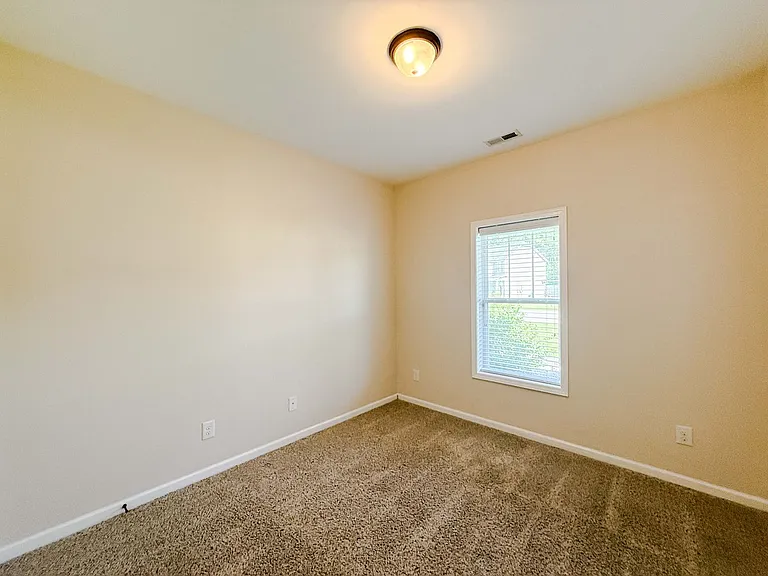 728 Roanoke Dr — Photo 18
