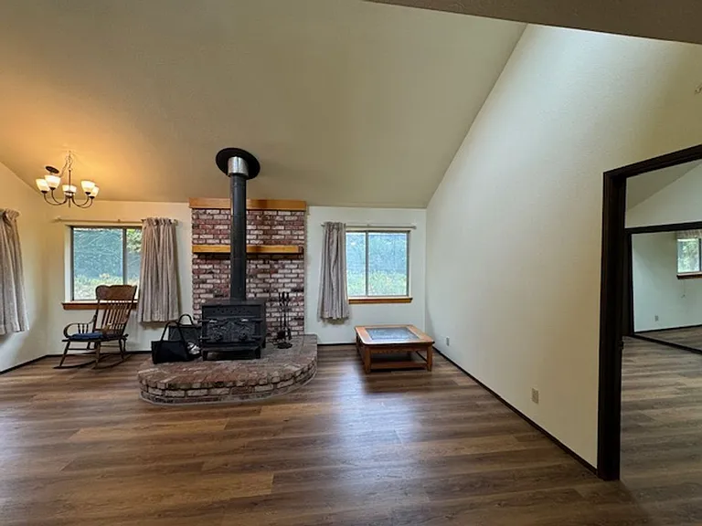 2437 Ridgewood Dr — Photo 5