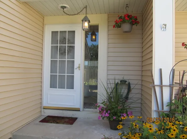 734 Colorado Ct #734, Carol Stream, IL 60188