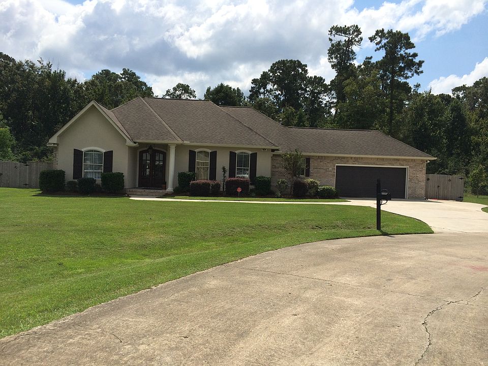 Home situated on cul-de-sac.