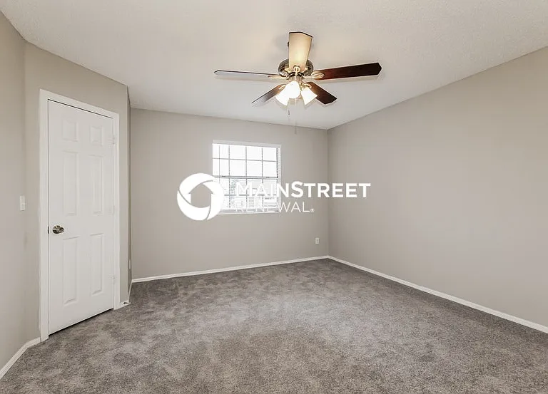 526 E Utopia Rd — Photo 12