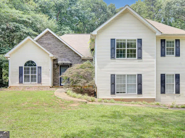 70 N Strathmore Dr, Sharpsburg, GA 30277