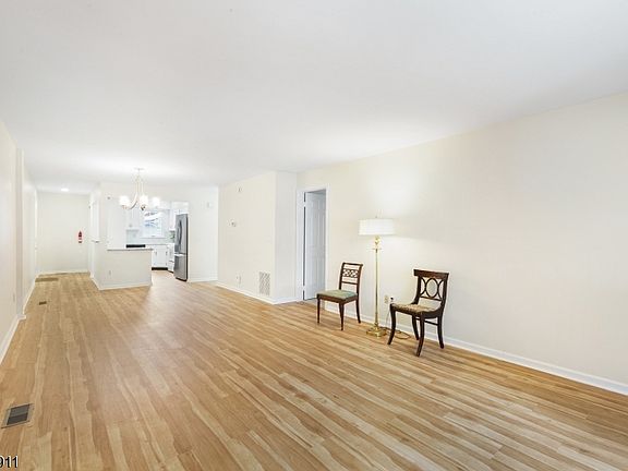 5th image of 109 Alexandria Way