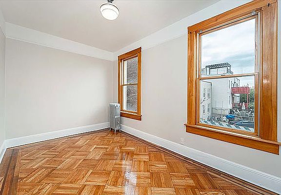 4th image of 2407 19th St #2R