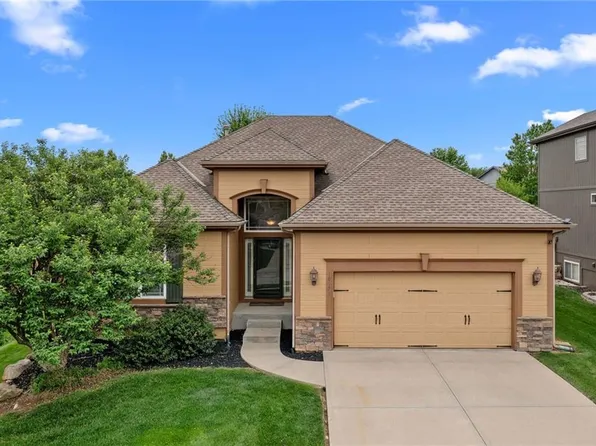 10974 S Barker Rd, Olathe, KS 66061