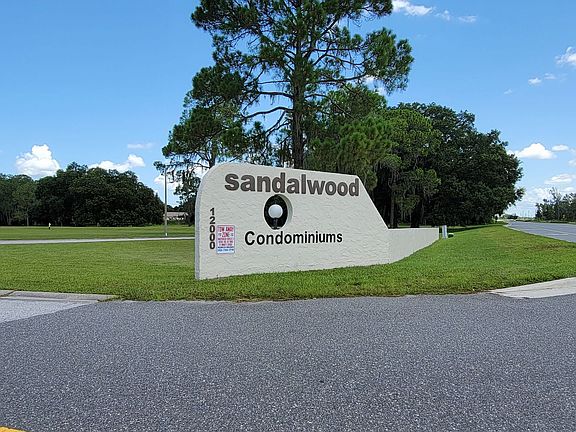 4th image of 16202 Sandalwood Dr