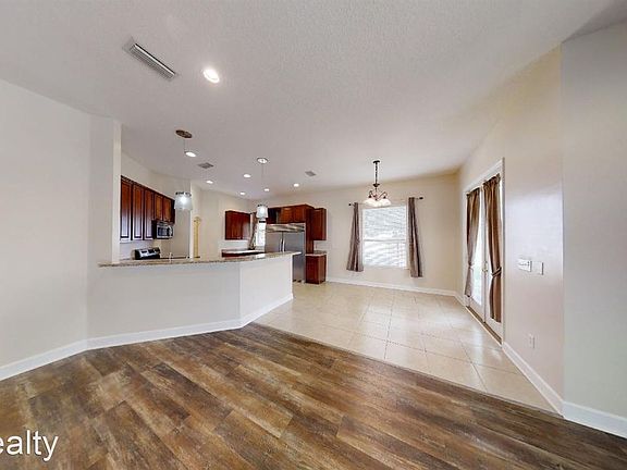 4th image of 14438 Christen Dr S