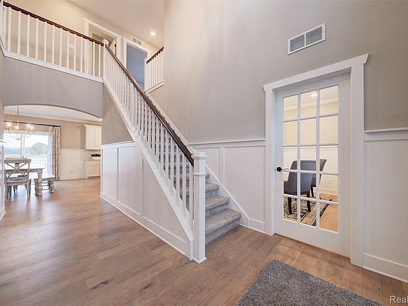 3rd image of 455 Trestle Dr