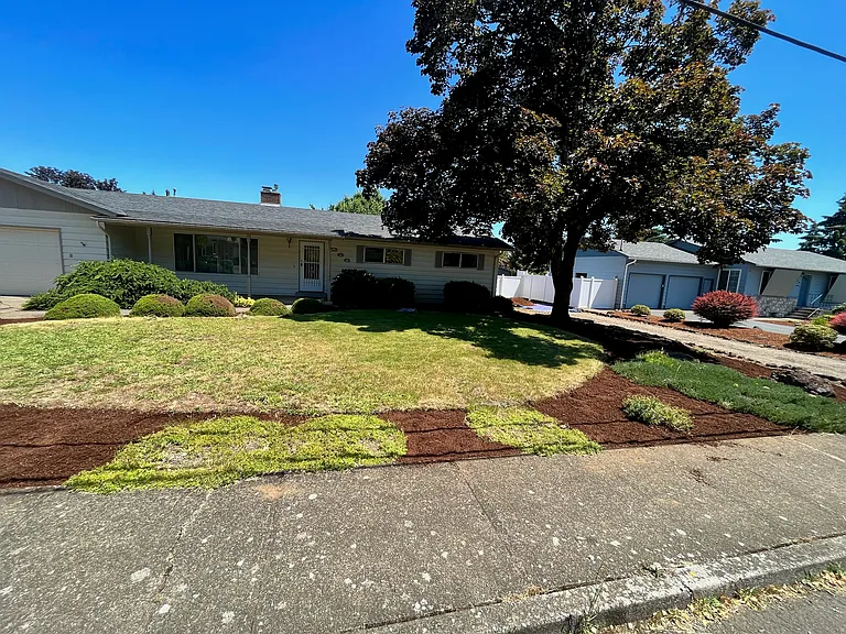 266 NW Douglas St — Photo 26